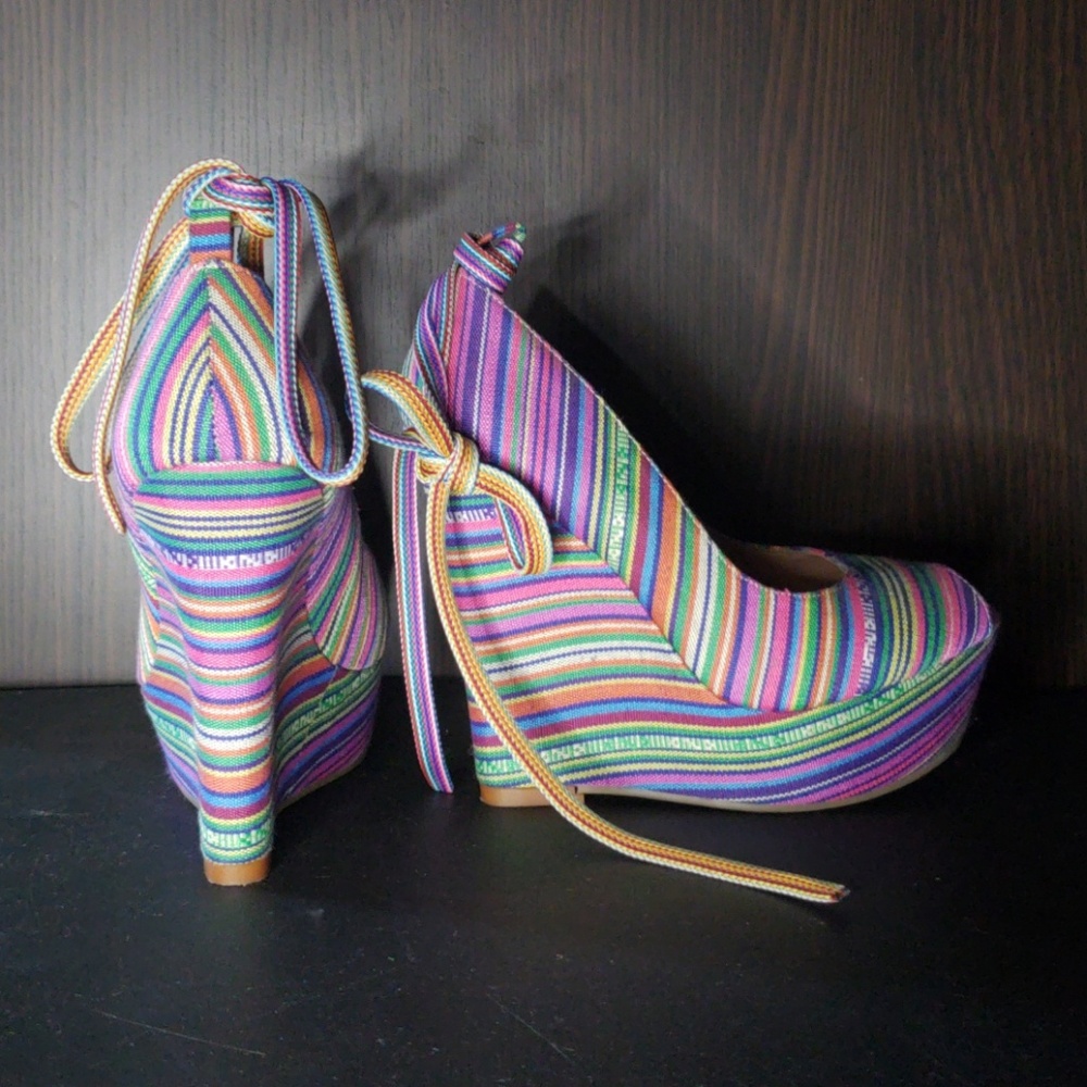 Andrea colorful stripes wedge